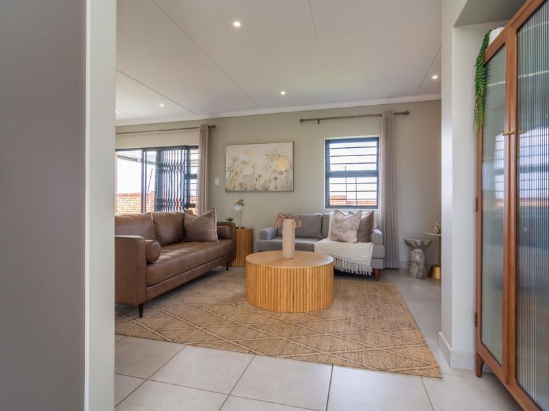 Stunning 127m2 3-Bedroom Home in Lion Pride Lifestyle Estate - Photo 2