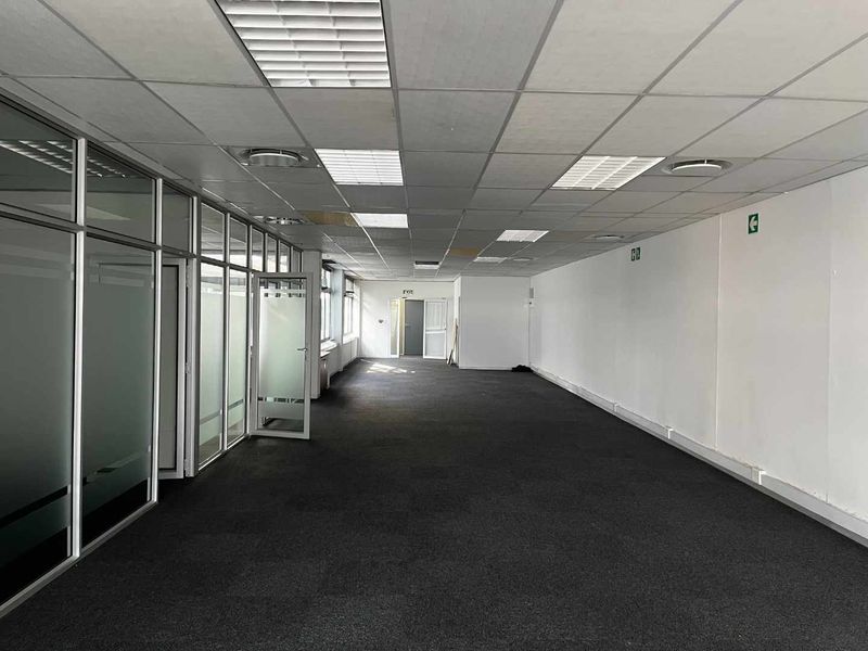 Superb Views & Air Conditioned Offices in Milnerton - Photo 10