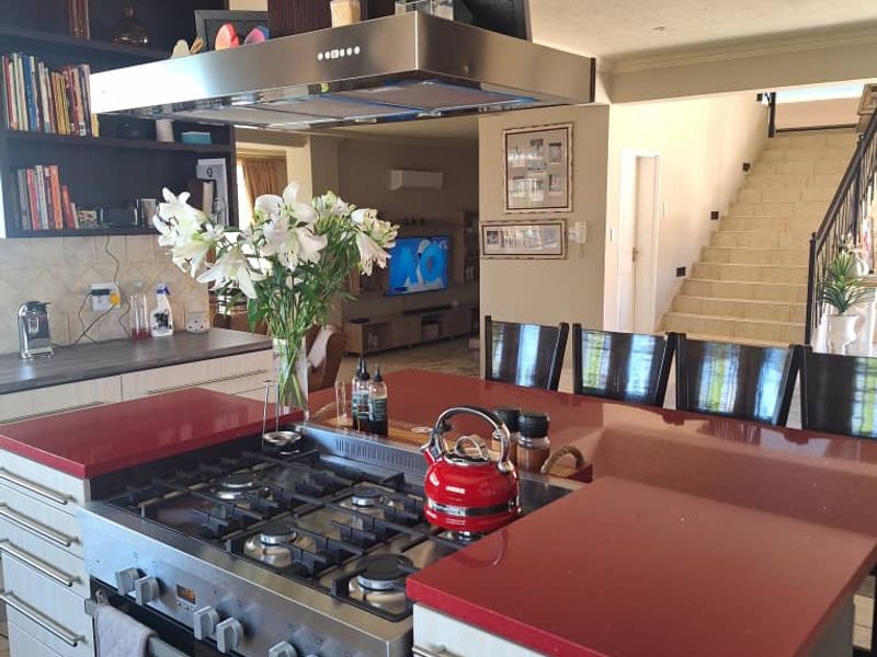 Entertain & Relax: Stunning Home with Wine Cellar! - Photo 7