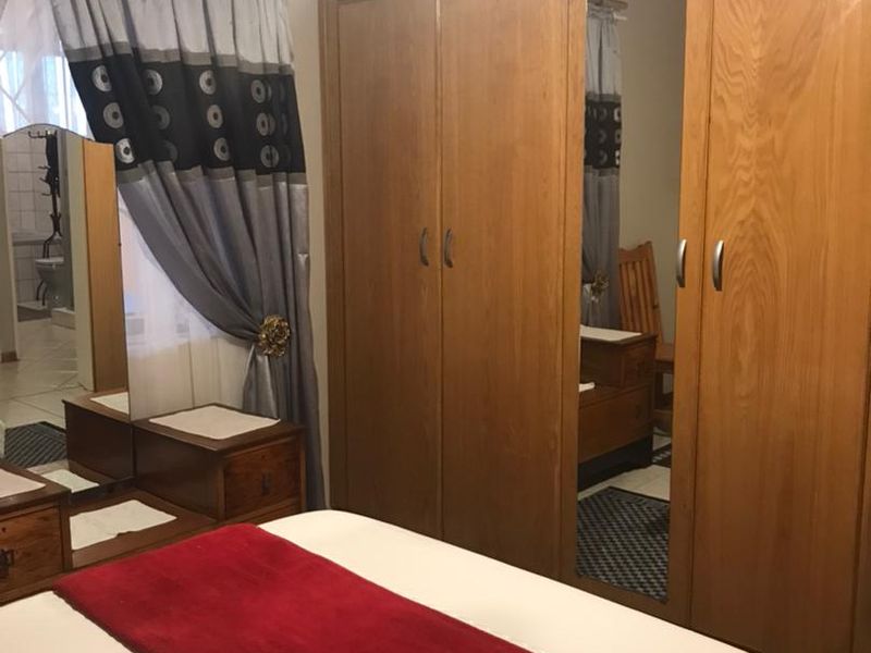 GORGEOUS AND SPACIOUS 2 BEDROOM UNIT FOR SALE IN MARIENTAL (JEANDRE AVENUE) - Photo 7