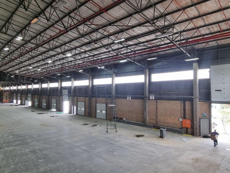 7 738m2 Midrand Warehouse To Let - Photo 7