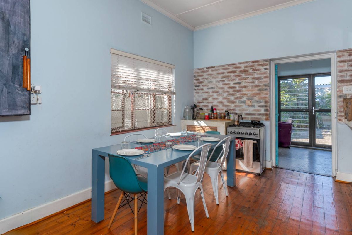 Charmimg Family home with Potential - Photo 2