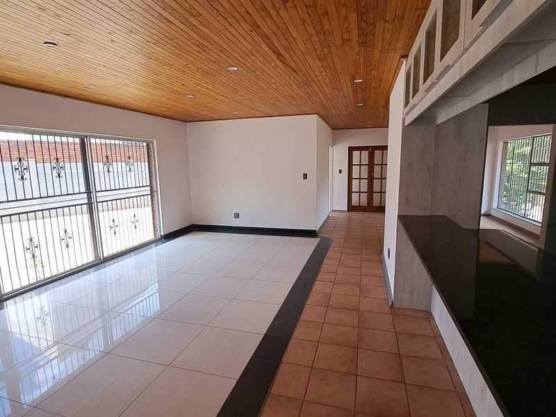 . "Prime Investment in Prestigious Heuwelsig" - Photo 10