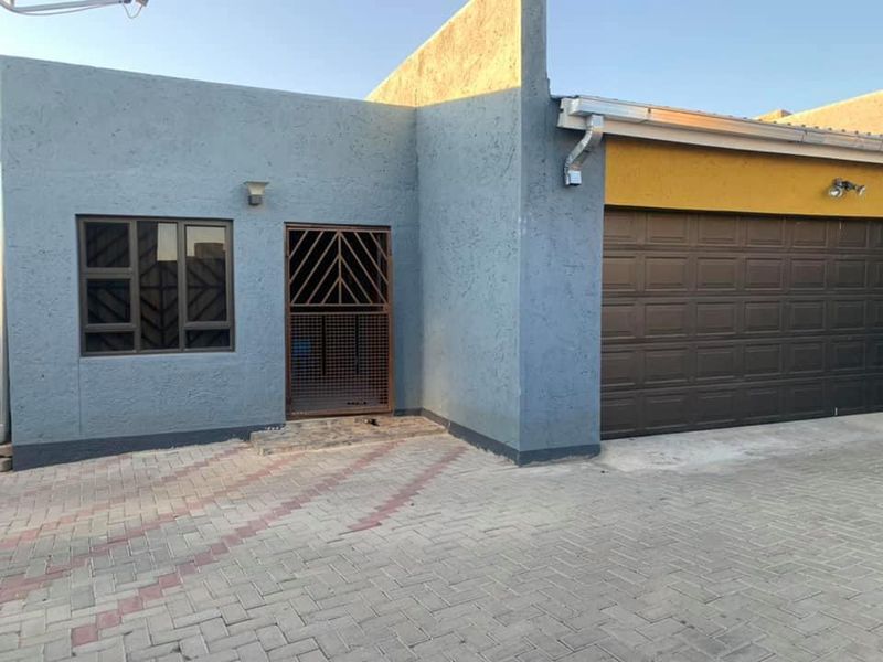 MODERN HOME FOR SALE IN OTJOMUISE - Photo 2