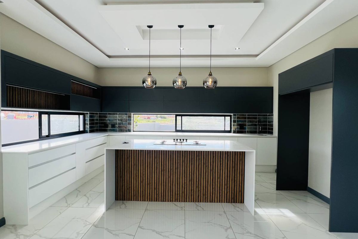 No Transfer Duties- Brand-New Luxury 4 Bedroom Designer Home with Pool, Balconies & Boma – Walk to New Mall Opening Oct 2026 - Photo 2