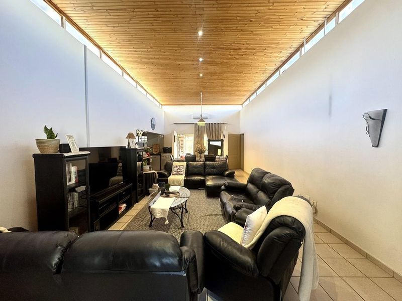 4 Bedroom House For Sale in Elisenheim - Photo 1