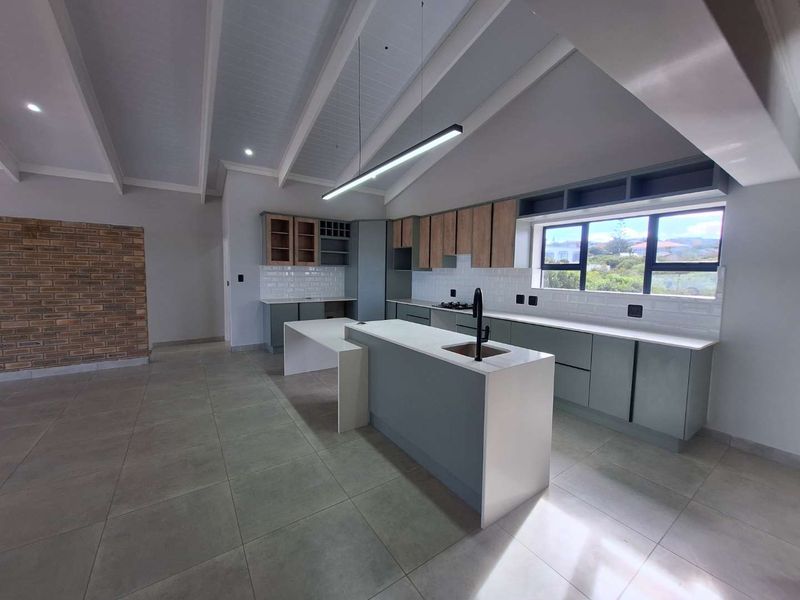 Modern Newly Built- 3-Bedroom Duet in Dana Bay - Photo 3