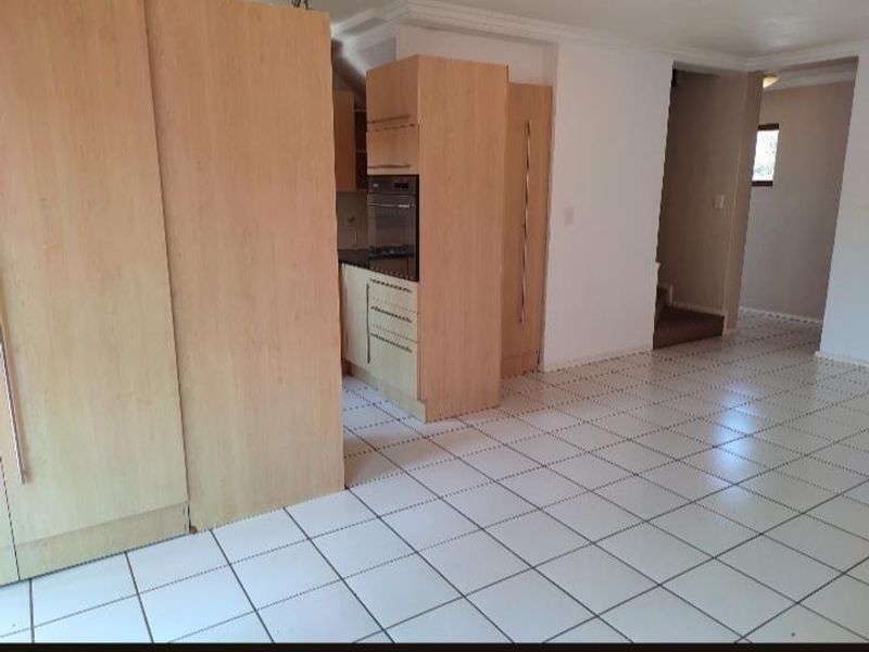 Duplex 1 bedroom loft apartment on top floor - Photo 7