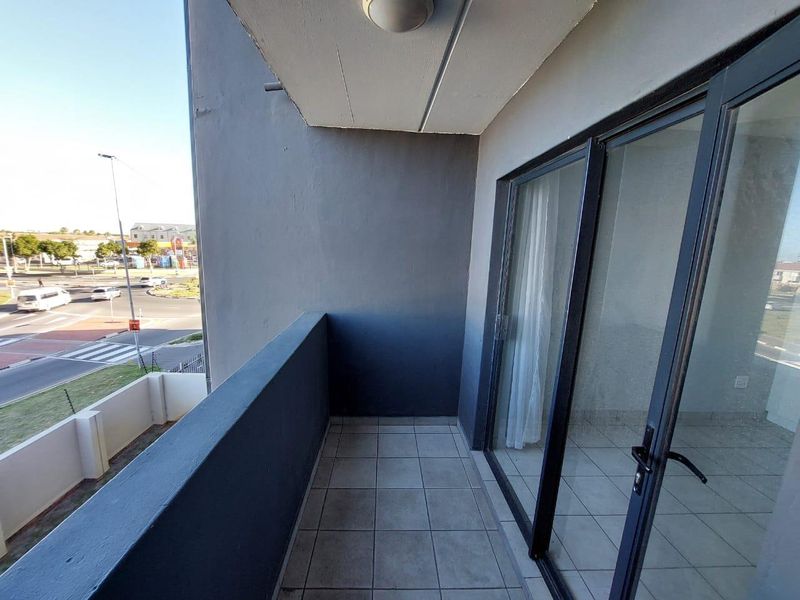 Unfurnished Two Bedroom Apartment To Rent in Parklands - Photo 8