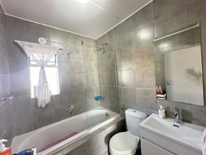 Charming 2-Bedroom Apartment for Sale in Wolmer - Photo 9