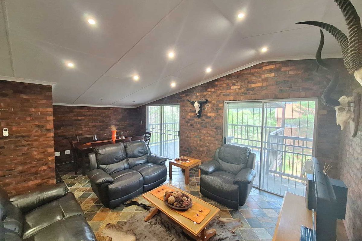 Stunning 6-Bedroom Property with Spectacular Views - Photo 4