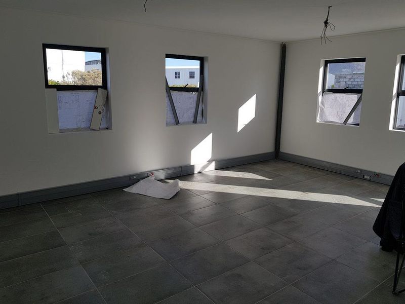 Double Volume Warehouse in Excellent Condition - Photo 9