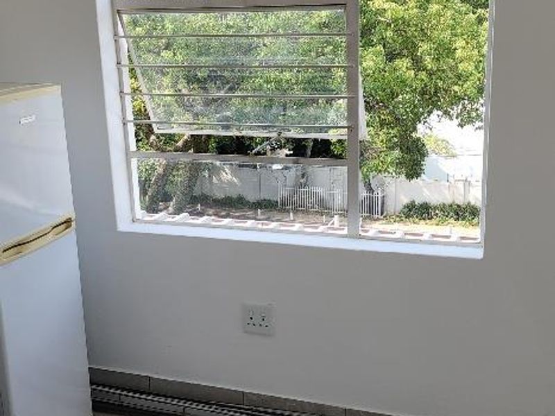 LOVELY 1 BED  / STUDIO APARTMENT IN ROSEBANK - Photo 10