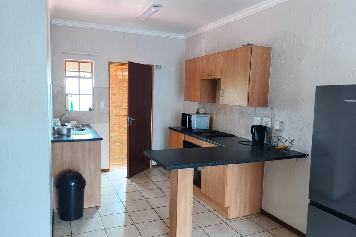 2 bed 2nd floor unit in 24h security complex, close to East rand Mall - Photo 3