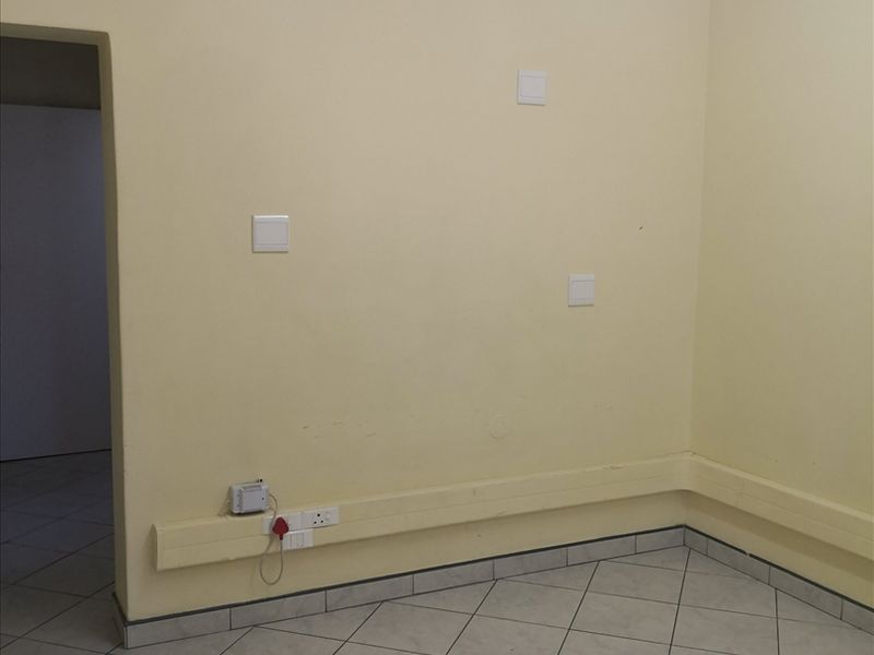 FOR SALE - LARGE PROPERTY WAREHOUSE & OFFICES - Photo 7