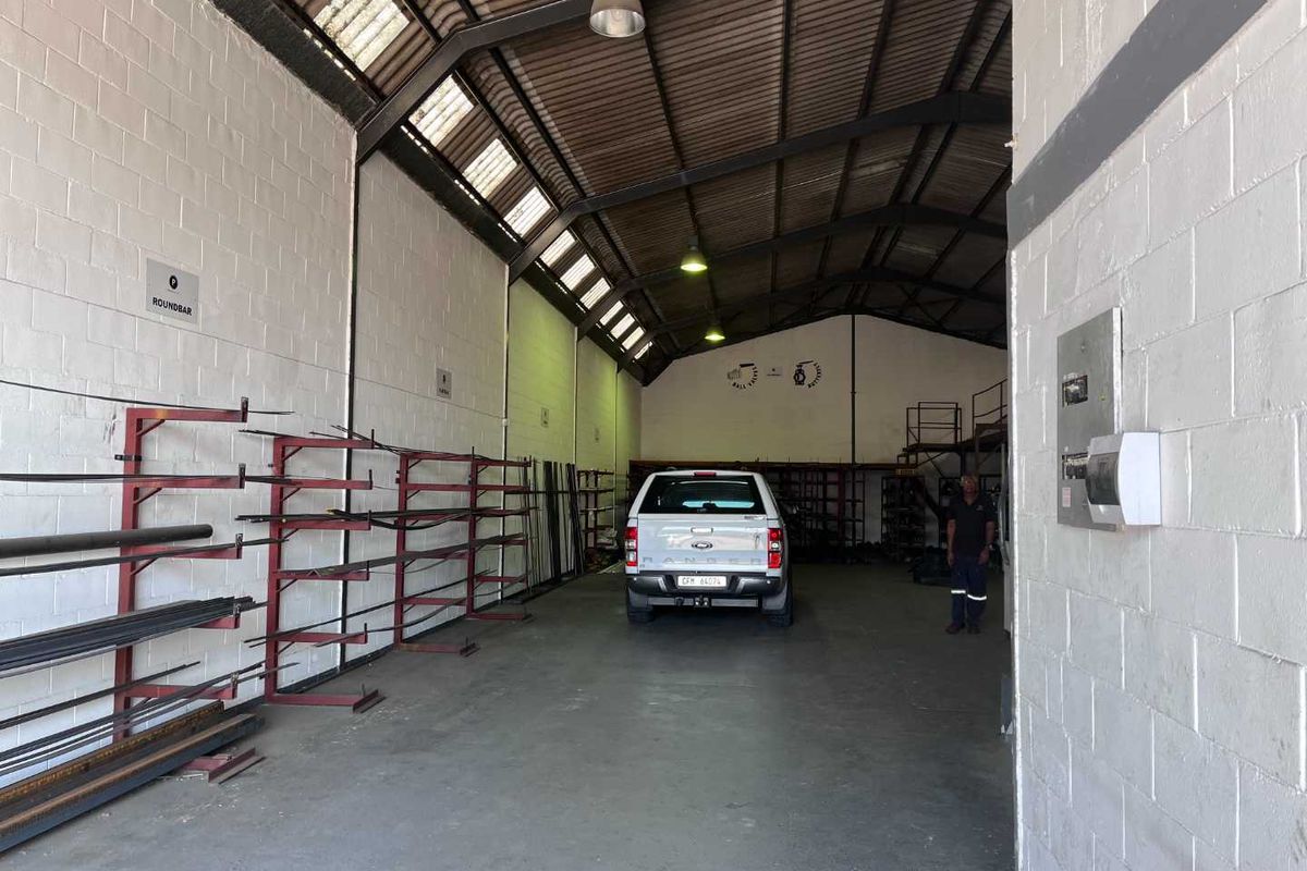 Prime Montague Gardens Warehouses: Spacious & Versatile - Photo 2