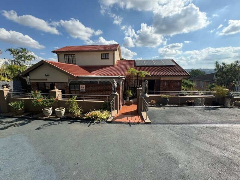 Your New Happy Place Awaits in Malvern! - Photo 1