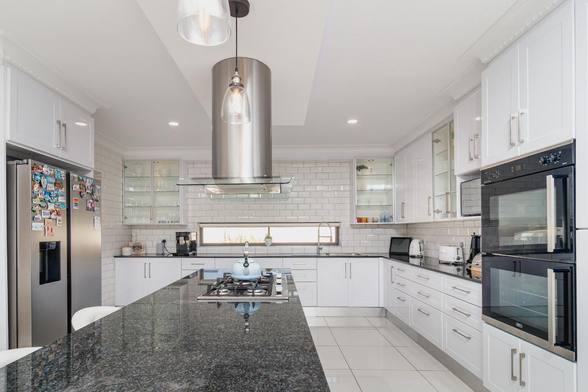 Elegant 3-Bedroom Home with Modern Finishes & Exceptional Features to Rent - Photo 3