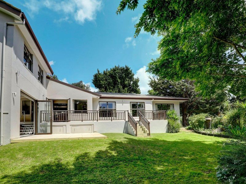 Spacious 4 Bed Family Home in Mature Garden – Walk to School! - Photo 2