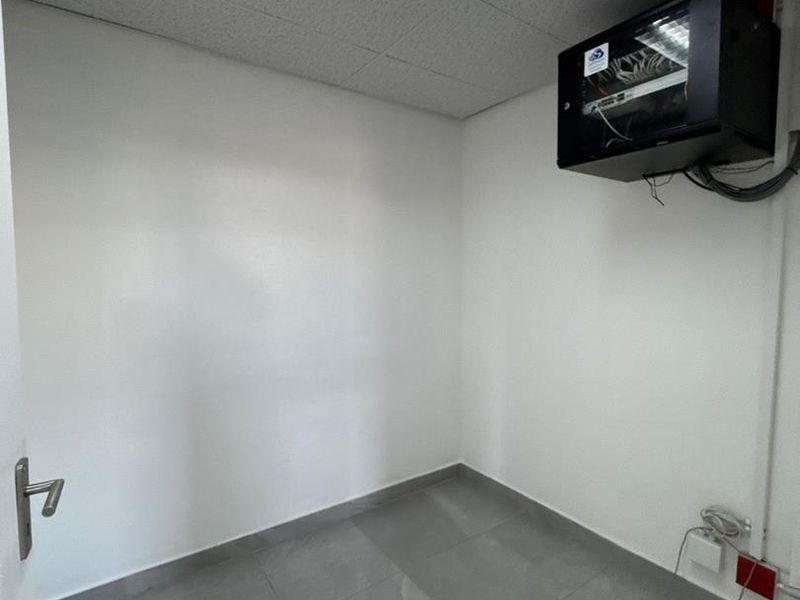 Prime office space to let - Photo 3