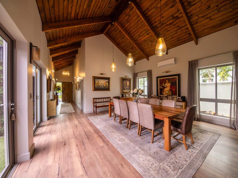 Elegant Family Home in Secure Paarl Winelands Estate - Photo 2