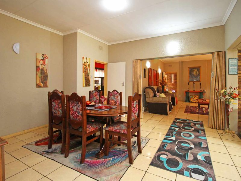 Spacious 3-Bedroom Family Home with Flatlet, Solar and many more - Photo 8