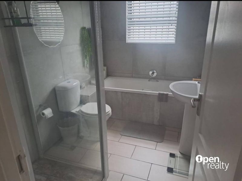 SERENE OASIS IN WINDSOR PARK - Photo 8