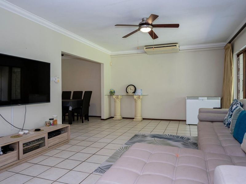 Spacious Townhouse in Ballito - Photo 4