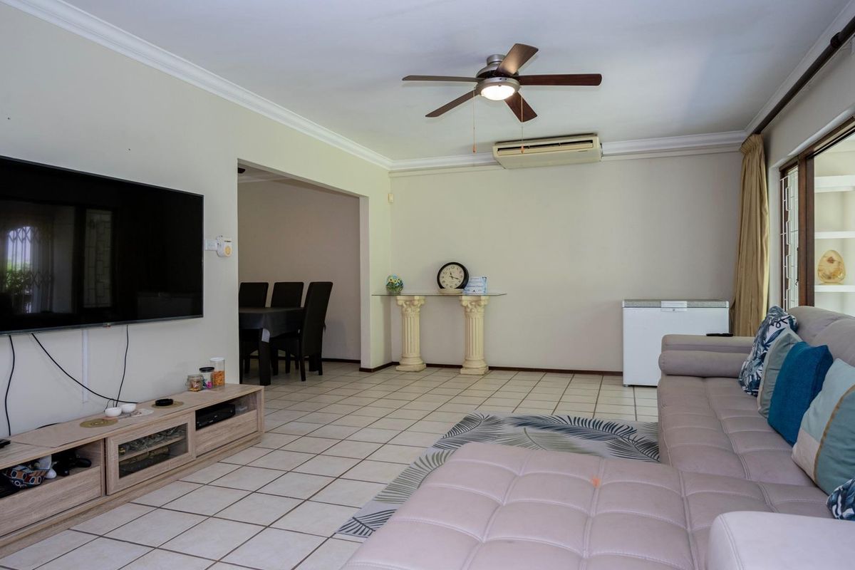 Spacious Townhouse in Ballito - Photo 4