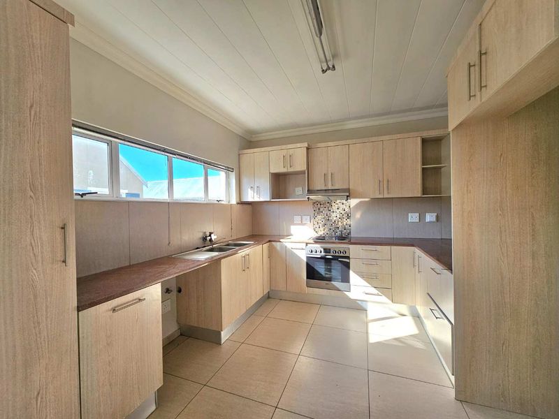 Modern 2-Bedroom Duplex for Rent in Secure Windhoek Complex - Photo 6