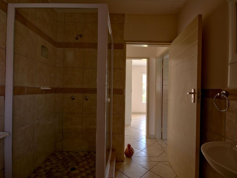 Perfect 2Bedroom ground floor apartment! - Photo 9