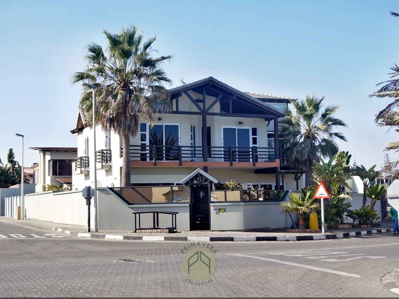 4 Bedroom House FOR SALE in Waterfront, Swakopmund - Photo 2