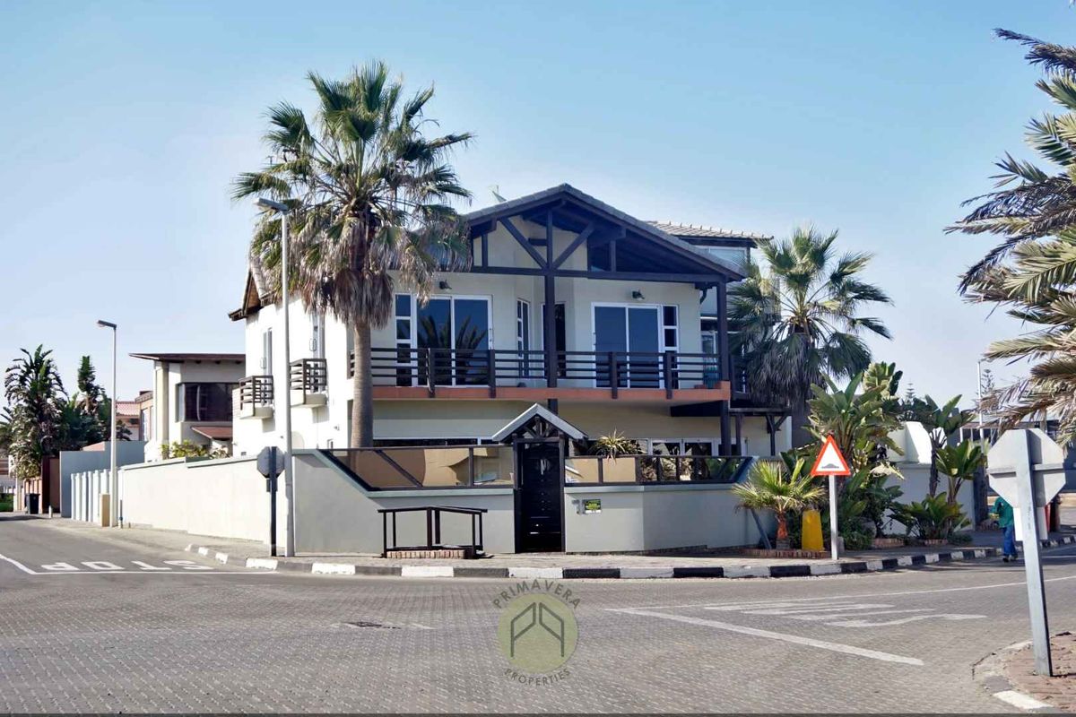 4 Bedroom House FOR SALE in Waterfront, Swakopmund - Photo 2