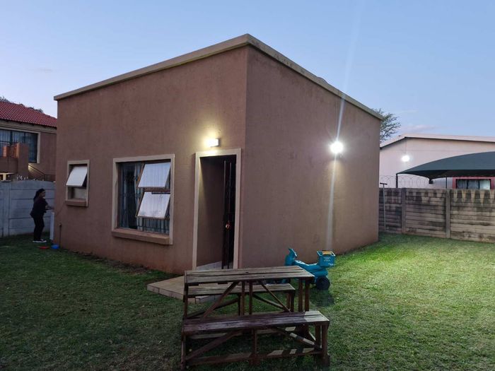 Property #2494050, House Rental Monthly in Kilner Park