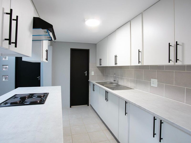 Stunning accommodation in Hatfield - Photo 10