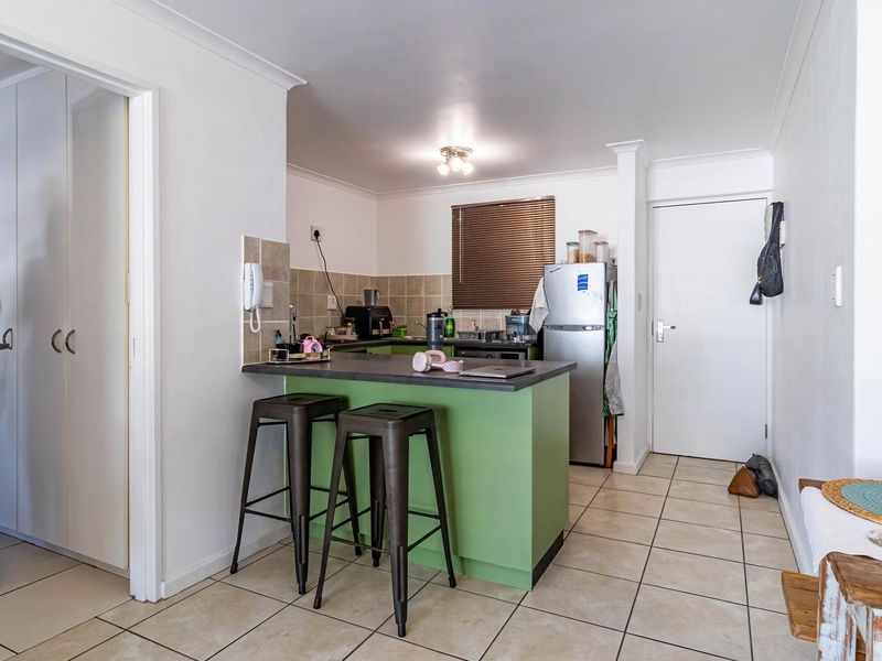 Investor's Dream, Brilliant Buy, Brilliant Price: 1-Bedroom Apartment in Vibrant Salt River - Photo 2