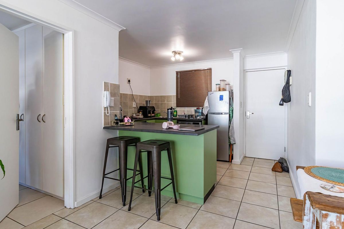 Investor's Dream, Brilliant Buy, Brilliant Price: 1-Bedroom Apartment in Vibrant Salt River - Photo 2