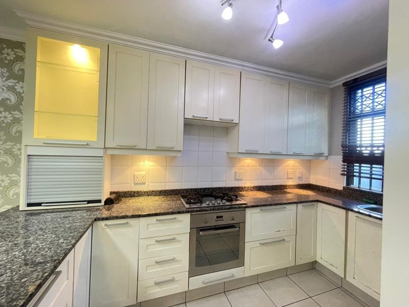 Spacious 3-Bedroom Townhouse in a Well-Maintained Complex with Garden &amp; Study - Photo 6