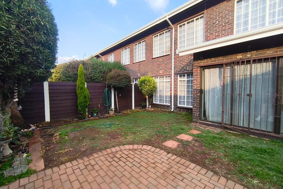 3 Bedroom Duplex Townhouse for Sale - Photo 3