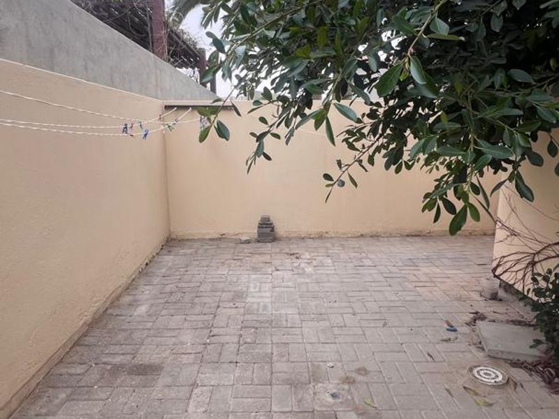 Charming Townhouse: Open Plan, Indoor BBQ & More! - Photo 10