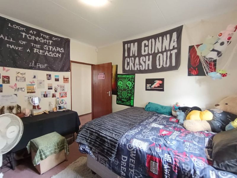 Beautiful home with Flatlet - Photo 1