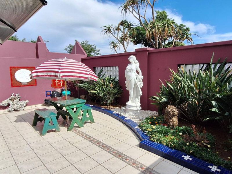 Discover Elegance - Unique 4-Bedroom Home Awaits You! - Photo 4