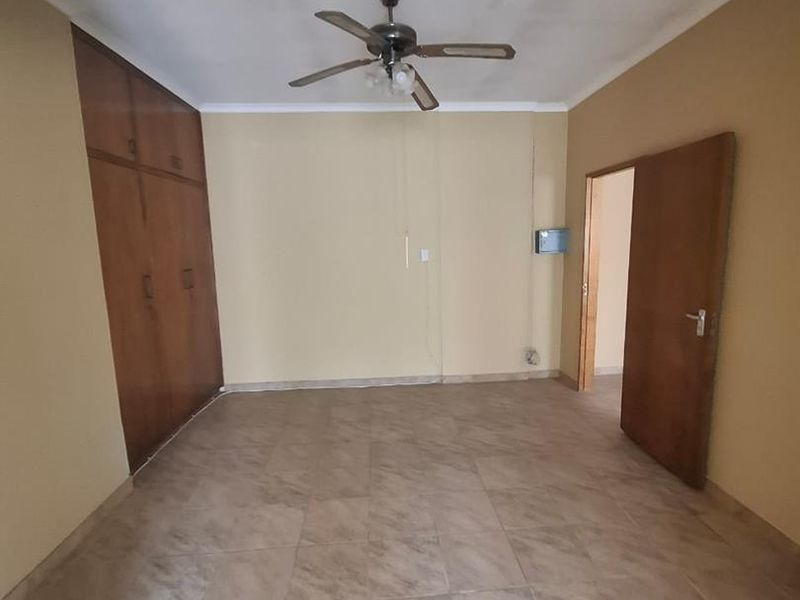 One Level Family Home with Modern Finishes for Sale in Suiderhof. - Photo 4