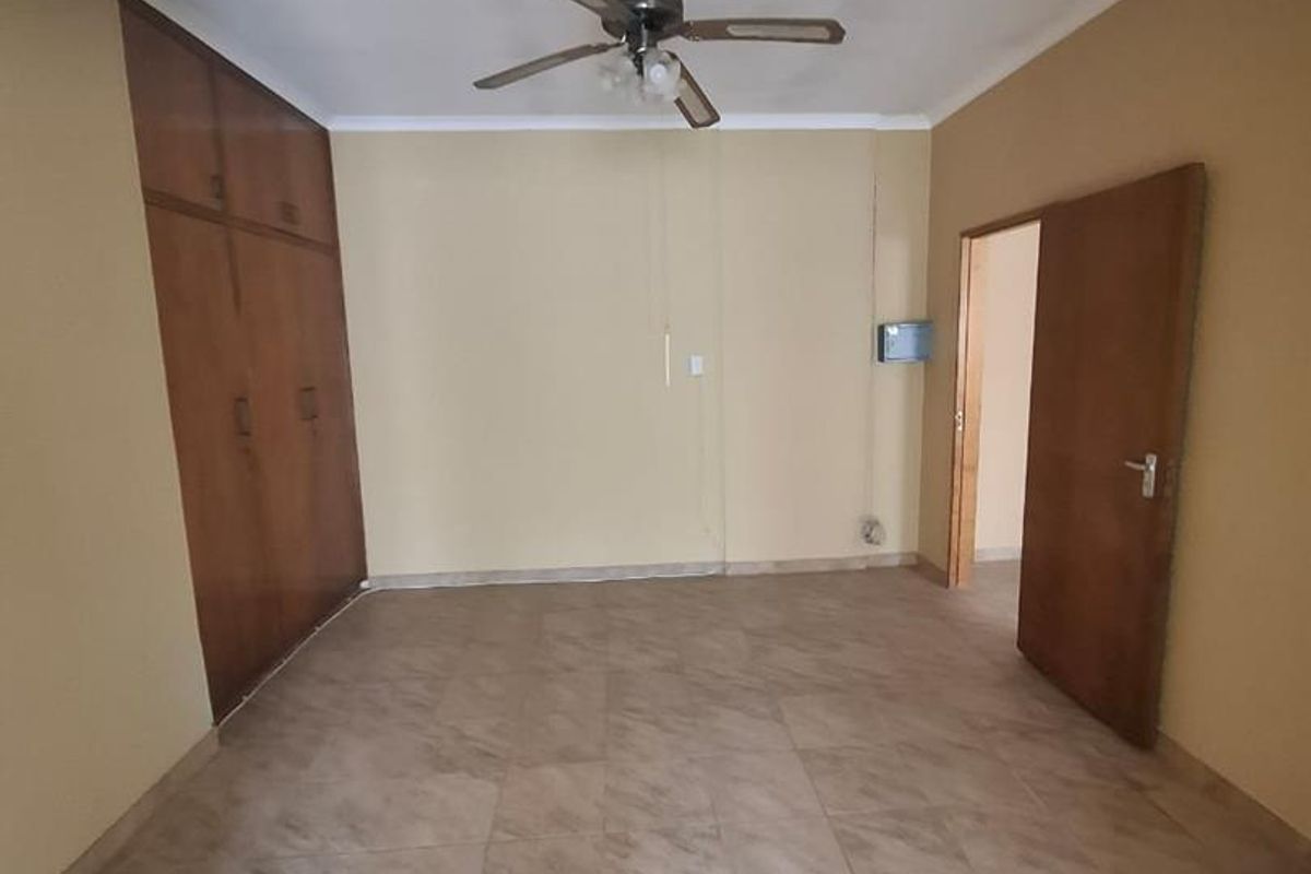 One Level Family Home with Modern Finishes for Sale in Suiderhof. - Photo 4