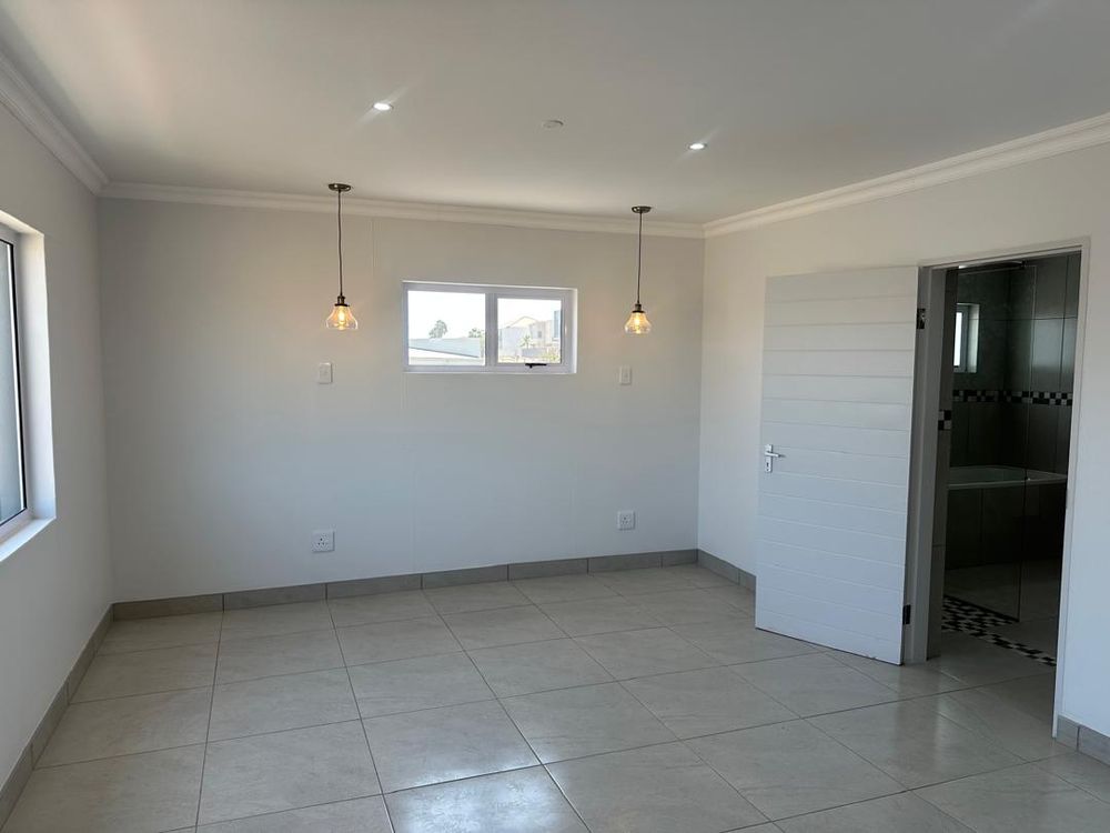 Main bedroom upstairs with onsuite bathroom 