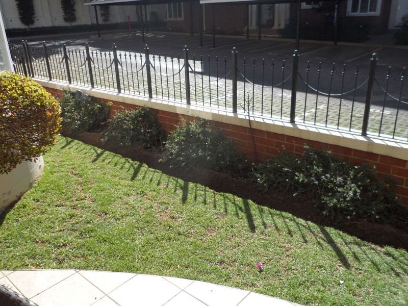 SOPHISTICATED  FULLY FURNISHED 2 BED 2 BATH GROUND FLOOR APARTMENT IN MELROSE - Photo 9