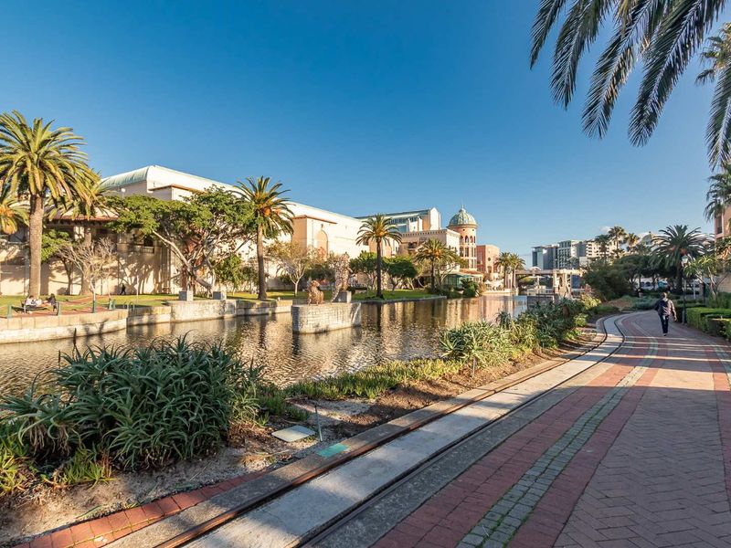 Modern 1-Bedroom Apartment – The Manhattan, Century City - Photo 4