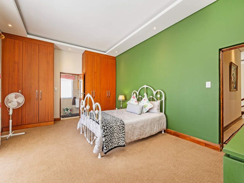 An Architectural Statement of Timeless Elegance & Elevated Living in Baronetcy Estate - Photo 8