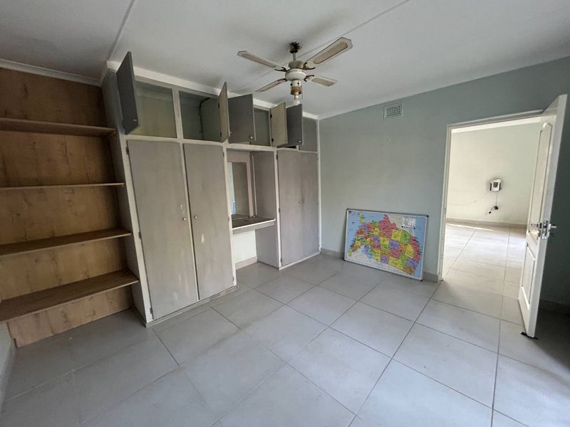 Charming 1-Bedroom Cottage with Private Garden! - Photo 6