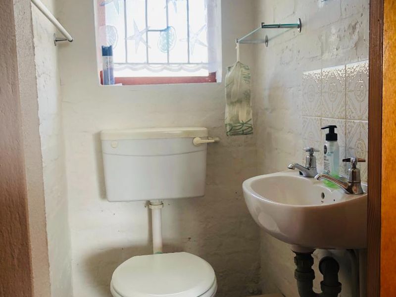 Charming Country-Style Retreat - Photo 8